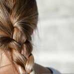 Cossato, lite tra vicini in condominio: donna minacciata e spintonata sulle scale