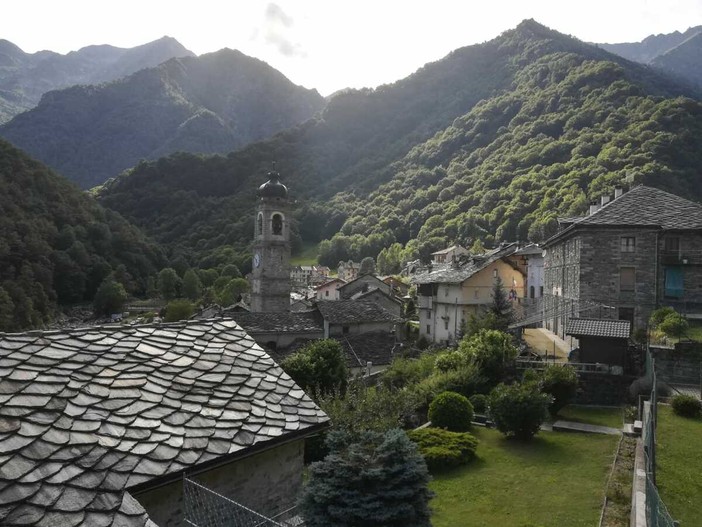 Itinerari Sospesi, nuova escursione in Valle Cervo: passaggio sulle cascate di Piedicavallo Itinerari Sospesi, nuova escursione in Valle Cervo: passaggio sulle cascate di Piedicavallo