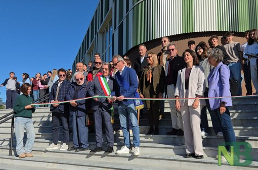 Cossato, inaugurata la nuova palestra del Liceo del Cossatese e Valle Strona Cossato, inaugurata la nuova palestra del Liceo del Cossatese e Valle Strona