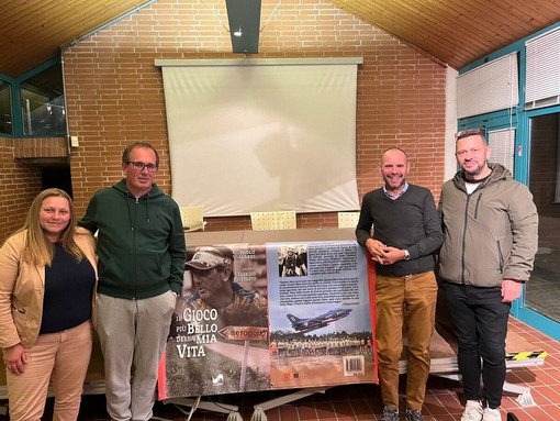 Occhieppo Cult! riparte da "Il gioco più bello della mia vita" , la Sindaca Monica Mosca, Paolo Vialardi, Fabrizio Lavezzato e l'assessore Maurizio Rossetto Occhieppo Cult! riparte da "Il gioco più bello della mia vita" , la Sindaca Monica Mosca, Paolo Vialardi, Fabrizio Lavezzato e l'assessore Maurizio Rossetto