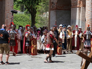 I costumi della Passione di Sordevolo in Valsesia per le riprese di “Giovanni 19:26” I costumi della Passione di Sordevolo in Valsesia per le riprese di “Giovanni 19:26”