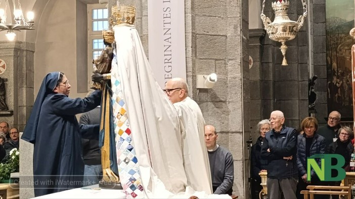 Oropa, la Sacra Effigie torna a splendere: celebrato il rito al Santuario mariano - Foto di Mattia Baù per newsbiella.it Oropa, la Sacra Effigie torna a splendere: celebrato il rito al Santuario mariano - Foto di Mattia Baù per newsbiella.it