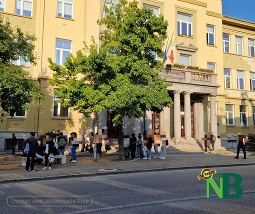 Anno scolastico 2024/2025, primo giorno di scuola: oggi in classe 17.703 studenti Anno scolastico 2024/2025, primo giorno di scuola: oggi in classe 17.703 studenti