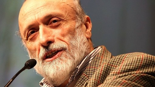 Addio a Carlo Petrini, il fondatore di Slow Food si è spento nella sua Bra a 76 anni Addio a Carlo Petrini, il fondatore di Slow Food si è spento nella sua Bra a 76 anni