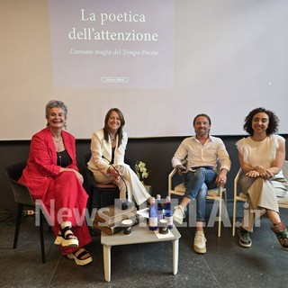 La poetica dell'attenzione di Carla Fiorio, a Biella la prima presentazione è un successo (foto di Giacomo Chiarini per newsbiella.it)