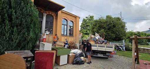 Pollone si mobilita per il futuro: grande partecipazione alla giornata di volontariato per il rinnovamento dell'asilo Pollone si mobilita per il futuro: grande partecipazione alla giornata di volontariato per il rinnovamento dell'asilo
