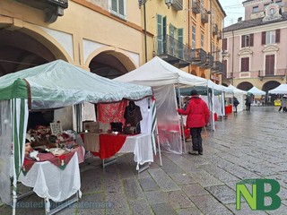 Al Mercatino degli Archi regali, artigianato e solidarietà a Biella FOTO Nicola Rasolo per newsbiella.it