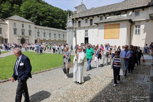 Fede e tradizione, la Valle Strona e Casapinta rinnovano il pellegrinaggio a Oropa (foto Claudio Nicola) Fede e tradizione, la Valle Strona e Casapinta rinnovano il pellegrinaggio a Oropa (foto Claudio Nicola)