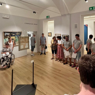 Vivi Biellese al Palazzone: molti visitatori per le visite guidate alla mostra "Collezione Franco Riccardi. Segni e visioni del Novecento"