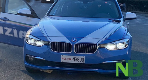Inseguimento di Polizia a Biella, poi l'auto si schianta contro un muretto: uomo in manette (foto di repertorio)