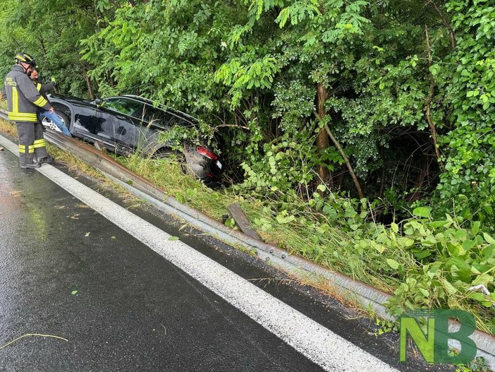 Pozzolo fuori strada in Super con il suv
