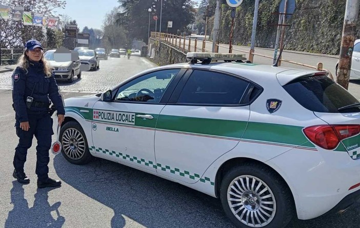 Biella, olio sull’asfalto: tratto di via Cernaia chiuso FOTO Biella, olio sull’asfalto: tratto di via Cernaia chiuso FOTO