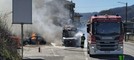 Pulmino in fiamme a Borgosesia: sono 3 i veicoli coinvolti