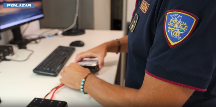 Pedopornografia tramite il darkweb, perquisizioni in 17 città d'Italia: c'è anche Torino (foto di repertorio)
