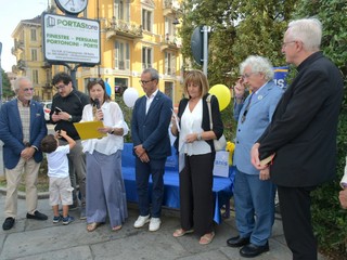 A Biella una panchina lilla realizzata dal Kiwanis Club Biella Victimula Pagu A Biella una panchina lilla realizzata dal Kiwanis Club Biella Victimula Pagu