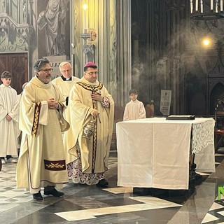 Biella, in Duomo le celebrazioni pasquali: “La speranza nasce anche nelle ferite” - Servizio di Massimo Giacobbe Biella, in Duomo le celebrazioni pasquali: “La speranza nasce anche nelle ferite” - Servizio di Massimo Giacobbe