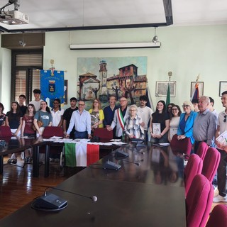 Ponderano celebra gli 80 anni della Repubblica: Costituzione ai neo diciottenni