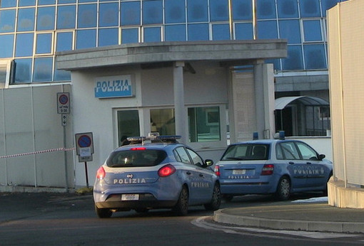 Dal Nord Ovest - Tenta tre rapine in meno di un'ora a Intra: arrestato un 25enne (foto di repertorio) Dal Nord Ovest - Tenta tre rapine in meno di un'ora a Intra: arrestato un 25enne (foto di repertorio)