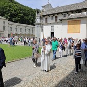 Fede e tradizione, la Valle Strona e Casapinta rinnovano il pellegrinaggio a Oropa (foto Claudio Nicola) Fede e tradizione, la Valle Strona e Casapinta rinnovano il pellegrinaggio a Oropa (foto Claudio Nicola)