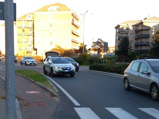 Donna investita lungo via Ivrea, soccorsa dai passanti