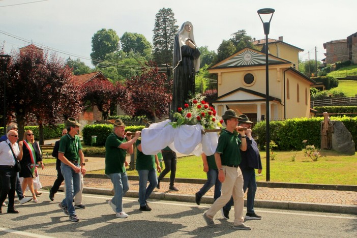 Villa del Bosco, comunità in festa con la processione per Santa Rita e Sant’Antonio