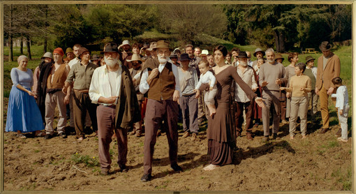 A Ronco “Il Quarto Stato”: i cittadini interpretano il celebre dipinto.