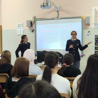 La Polizia di Stato nelle scuole di Biella, il bilancio  degli incontri con gli studenti FOTO