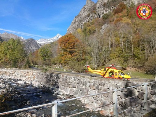 Dal Nord Ovest - Auto fuori strada nel Canavese, arriva anche l'elisoccorso Dal Nord Ovest - Auto fuori strada nel Canavese, arriva anche l'elisoccorso