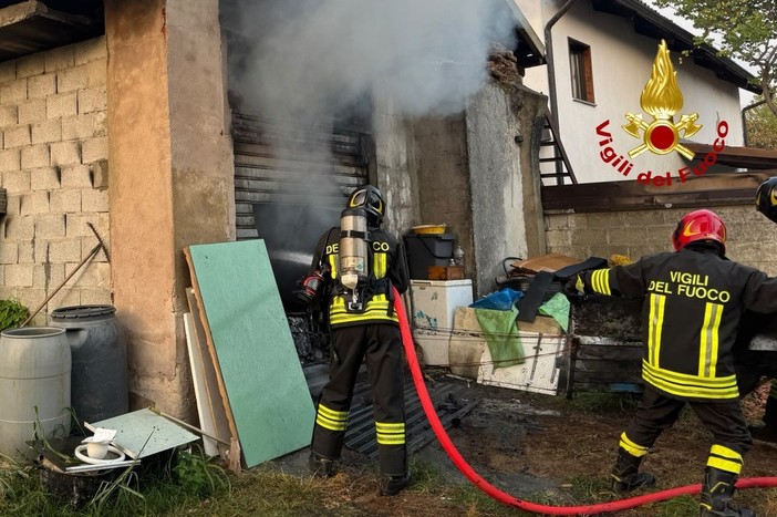 Dal Nord Ovest – A fuoco una rimessa, evitato il peggio Dal Nord Ovest – A fuoco una rimessa, evitato il peggio