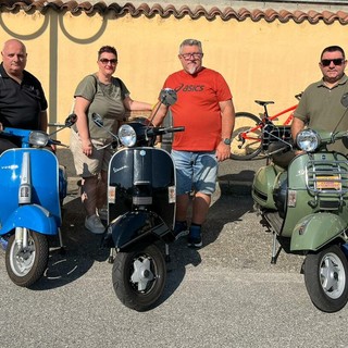 Oltre 50 auto e moto d’epoca in Valsessera per il 4° Raduno (servizio di Ermanno Orsi per newsbiella.it) Oltre 50 auto e moto d’epoca in Valsessera per il 4° Raduno (servizio di Ermanno Orsi per newsbiella.it)
