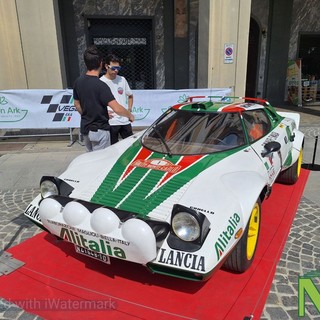 Il fascino intramontabile delle Lancia Stratos conquista Biella: lo spettacolo del Lana Revival tra Piazza Vittorio Veneto e Via Lamarmora - FOTO E VIDEO Nicola Rasolo per newsbiella.it Il fascino intramontabile delle Lancia Stratos conquista Biella: lo spettacolo del Lana Revival tra Piazza Vittorio Veneto e Via Lamarmora - FOTO E VIDEO Nicola Rasolo per newsbiella.it