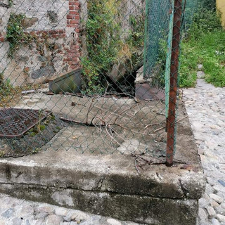 Costa del Vernato, i residenti: "Rovi ovunque lungo la roggia", foto archivio