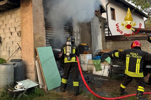 Dal Nord Ovest – A fuoco una rimessa, evitato il peggio Dal Nord Ovest – A fuoco una rimessa, evitato il peggio