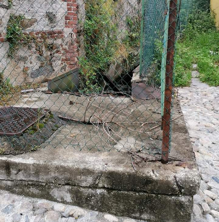 Costa del Vernato, i residenti: "Rovi ovunque lungo la roggia", foto archivio Costa del Vernato, i residenti: "Rovi ovunque lungo la roggia", foto archivio