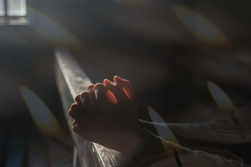 Momento di preghiera a Roppolo, recita del Santo Rosario per tutti gli ammalati Momento di preghiera a Roppolo, recita del Santo Rosario per tutti gli ammalati