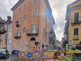 Biella Riva, tubo dell’acqua scoppiato, attenzione alla viabilità