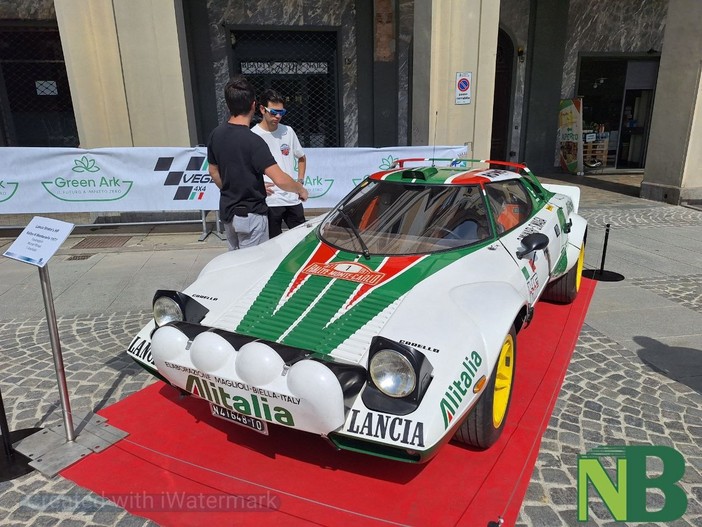 Il fascino intramontabile delle Lancia Stratos conquista Biella: lo spettacolo del Lana Revival tra Piazza Vittorio Veneto e Via Lamarmora - FOTO E VIDEO Nicola Rasolo per newsbiella.it