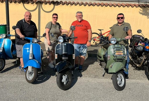 Oltre 50 auto e moto d’epoca in Valsessera per il 4° Raduno (servizio di Ermanno Orsi per newsbiella.it) Oltre 50 auto e moto d’epoca in Valsessera per il 4° Raduno (servizio di Ermanno Orsi per newsbiella.it)