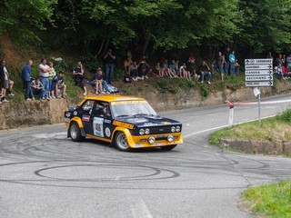 Bernecoli -Cerruti su di una splendida Fiast 131 Abarthgriffata Olio Fiat