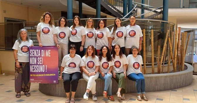 Biella fa squadra contro la violenza sulle donne: in campo enti volontari e associazioni FOTO Biella fa squadra contro la violenza sulle donne: in campo enti volontari e associazioni FOTO
