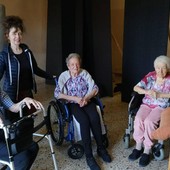 Arte tessile e memoria: visita a Casa Regis per gli ospiti della Rsa di Mosso Arte tessile e memoria: visita a Casa Regis per gli ospiti della Rsa di Mosso