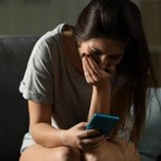 Quindicenne vittima di revenge porn racconta tutto ai genitori e parte la denuncia