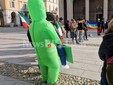 Biella, studenti in piazza contro guerra e precarietà: "Soldi alla scuola e non alla guerra" FOTO e VIDEO