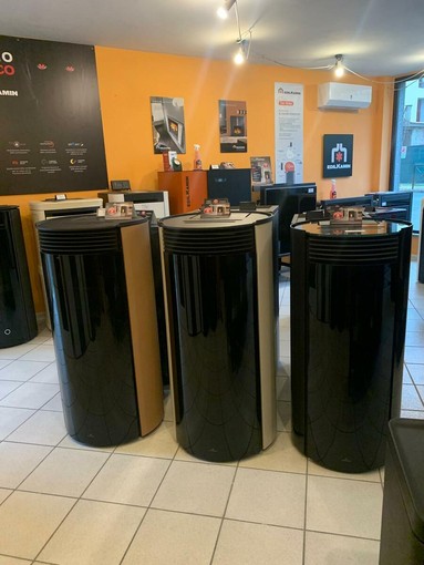 Stufe, caminetti e nuove tecnologie a legna e pellet: da Oliaro Edilizia a Biella soluzioni efficienti, meno emissive e pensate per ogni casa FOTO