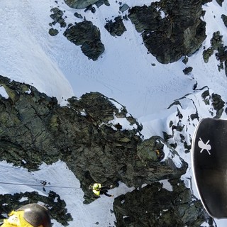 Precipita in un dirupo, uomo perde la vita: tragedia in alta Valsesia