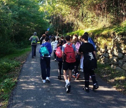 A Salussola gli studenti protagonisti della Marcia della Pace dell’Istituto Comprensivo di Cavaglià FOTO