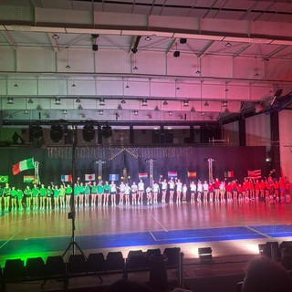 Spettacolo di Natale 2025, un viaggio sui pattini davanti a oltre 700 spettatori