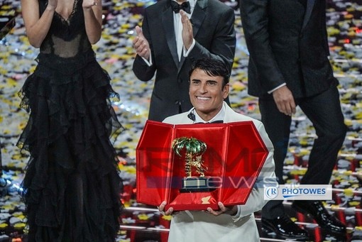 Sal Da Vinci trionfa al 76° Festival di Sanremo con "Per sempre sì" Sal Da Vinci trionfa al 76° Festival di Sanremo con "Per sempre sì"