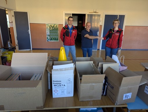 Bel gesto a Brusnengo, donato materiale didattico agli alunni delle scuole