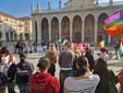 Biella, studenti in piazza contro guerra e precarietà: "Soldi alla scuola e non alla guerra" FOTO e VIDEO